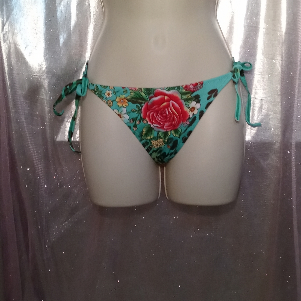 Bikini - Picture 5 of 5